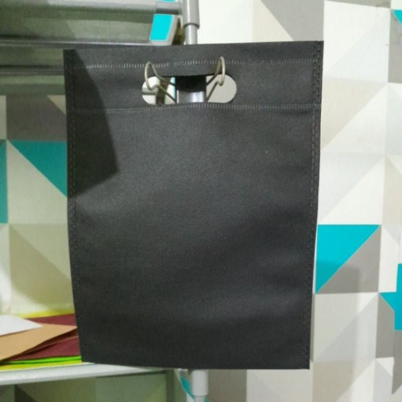 

tas polos hitam uk. 20x26 cm