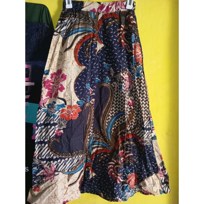 Rok katun motif bunga dan batik