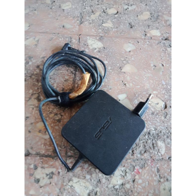 laptop batre charger azus normal bekas pakai.19v
