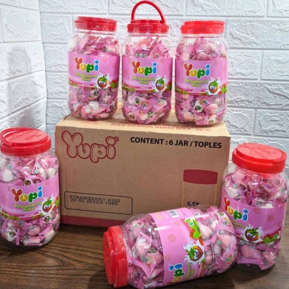 

Permen YUPI Love Toples Viral Strawberry Kiss 3gr Permen Jadul 9an Anak Lunak Buah Imlek Premen Lebaran 3 gram Murah