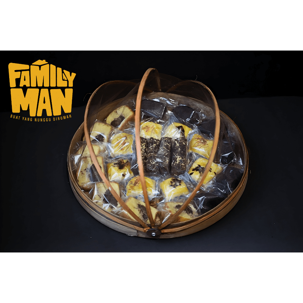 

FamilyMan - Kue Cake Snack box basah jajanan pasar paket parcel hampers tampah ramadhan lebaran natal sesrahan wisuda (Paket syukuran))