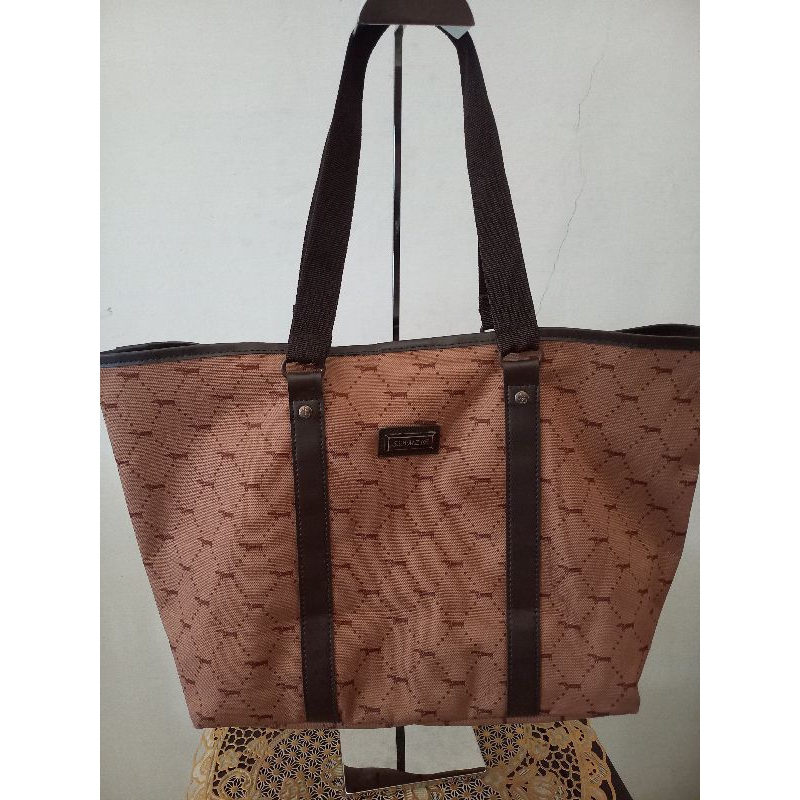 Tote brand Ssamzie material nylon.  lengkap tag