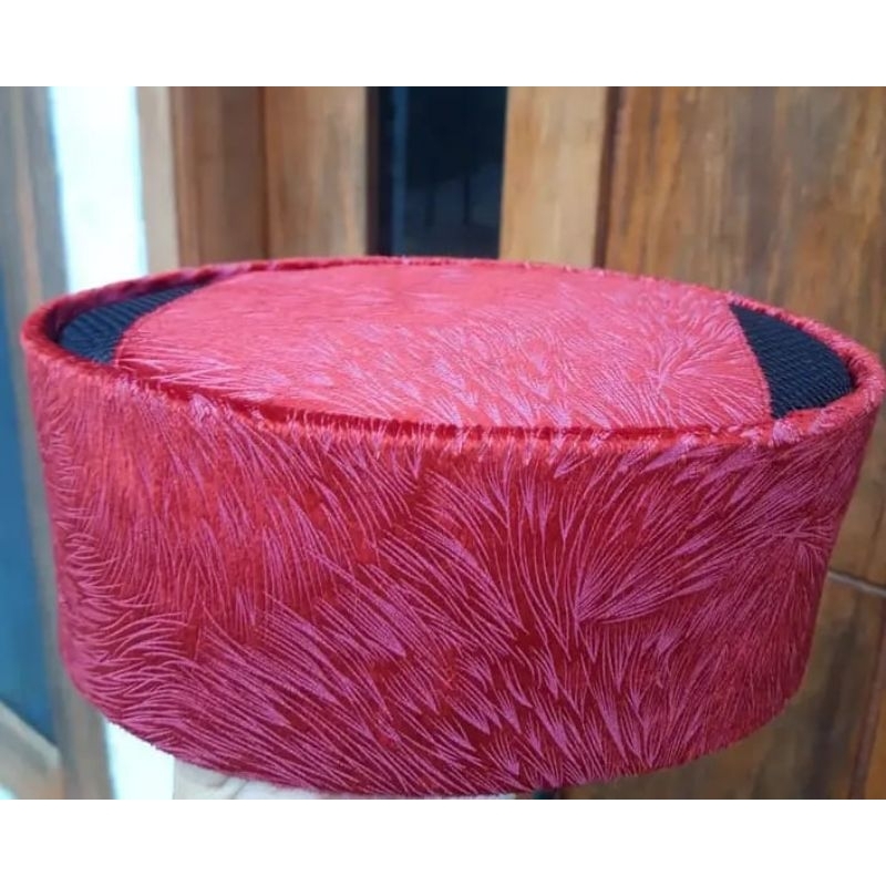 PECI BULU KUCING WARNA MERAH COCOK UNTUK ANAK-ANAK DAN DEWASA