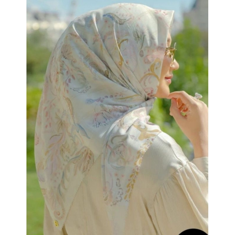 PRELOVED Buttonscarves x Dian Pelangi Autograph Creme