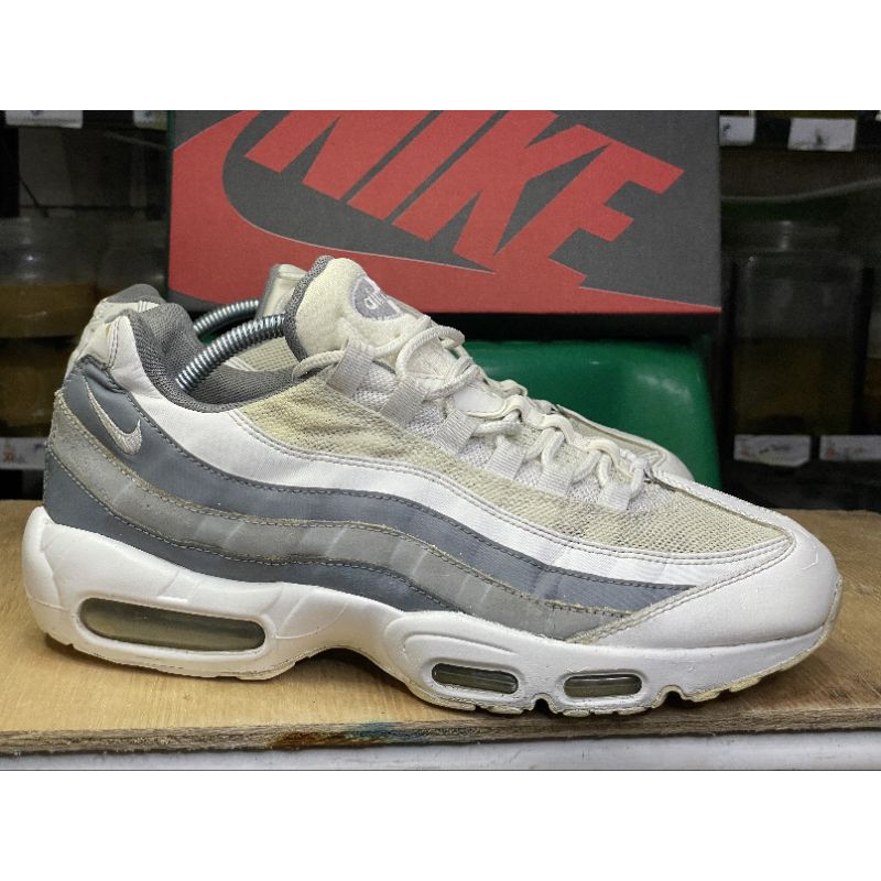 Sepatu Second Atau Preloved Size 44, Nike Airmax 95 "ESSENTIAL WHITE"