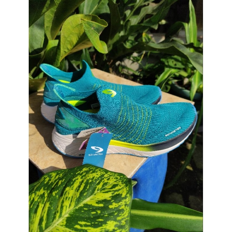 Sepatu Lari 910 Yuka Accel