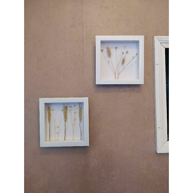 Hiasan dinding bingkai bunga kering