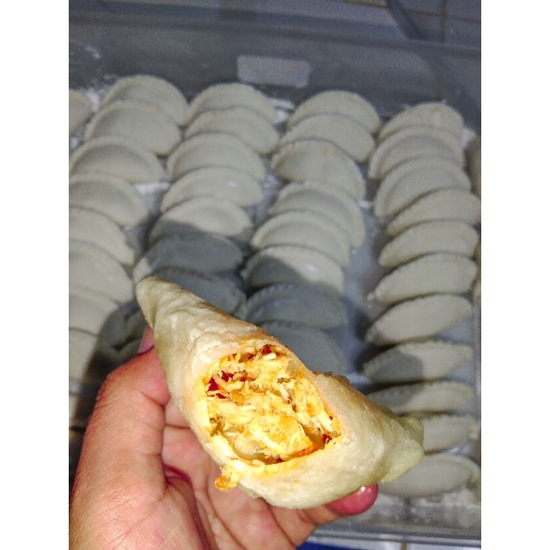 

Cireng isi ayam suwir mercon