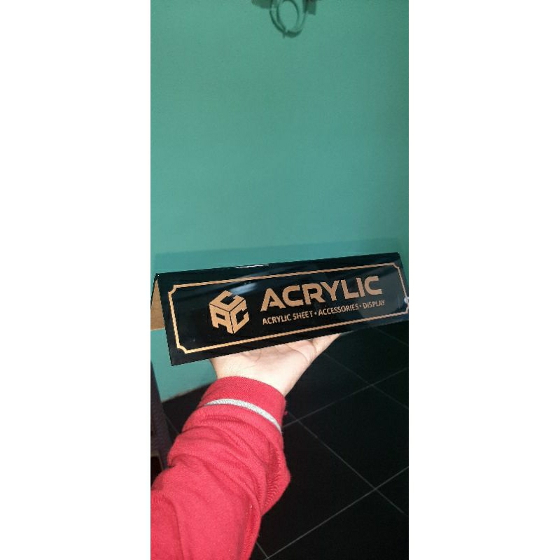 

PAPAN NAMA AKRILIK MEJA, BLACK&GOLD