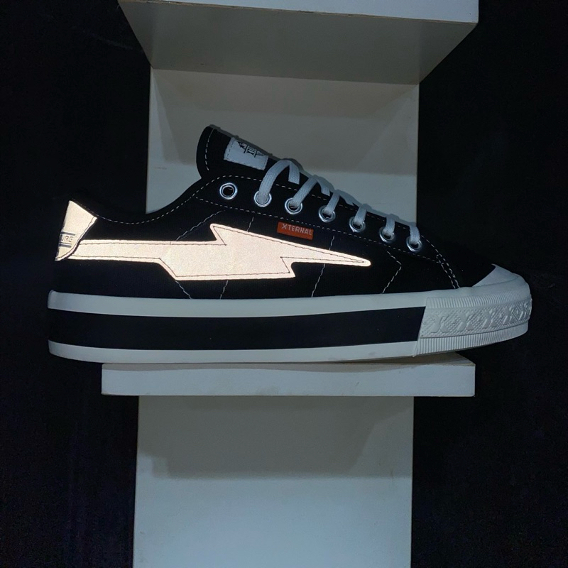 SEPATU XTERNAL BLACK WHITE REFLECTIVE