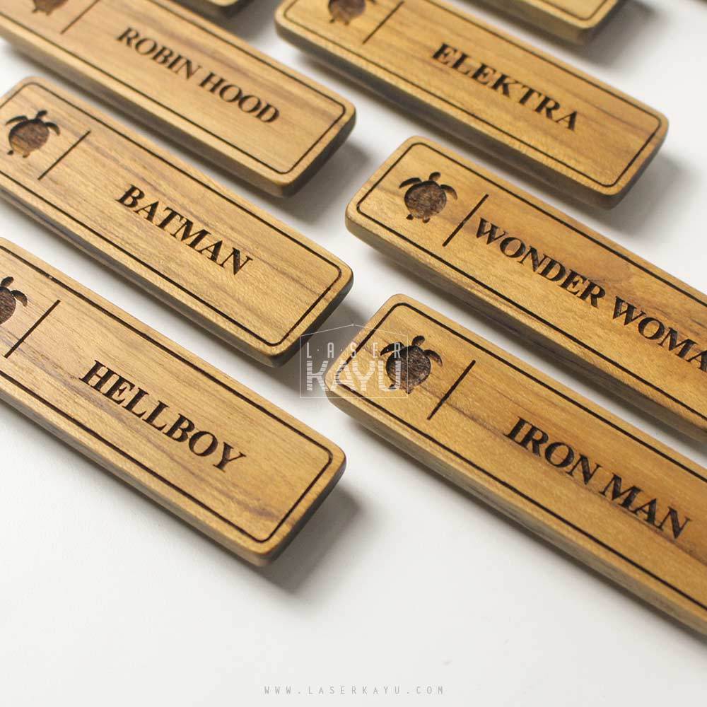 Papan Nama Dada Kayu Jati