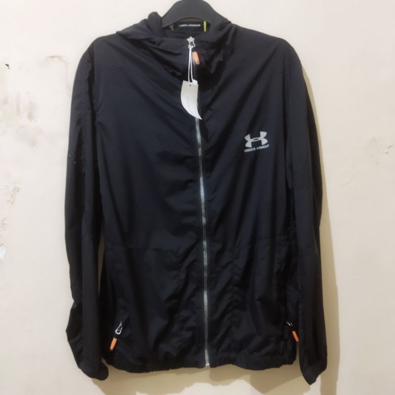 Jaket running seken brand UA ld 106