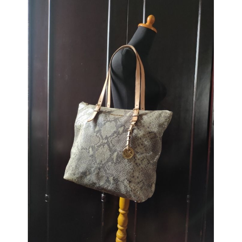 Totebag/Tas Tote Snake Skin  M I C H A E L  K O R S  Cream Grey Preloved/second