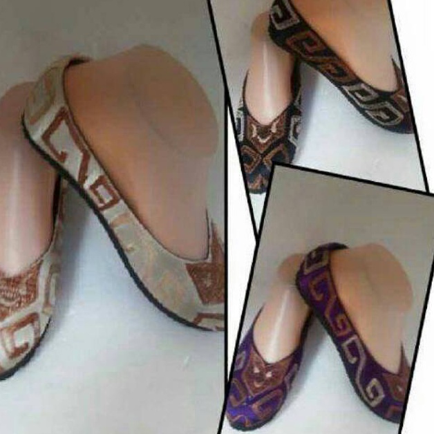 KODE B93E Sepatu bordir bali
