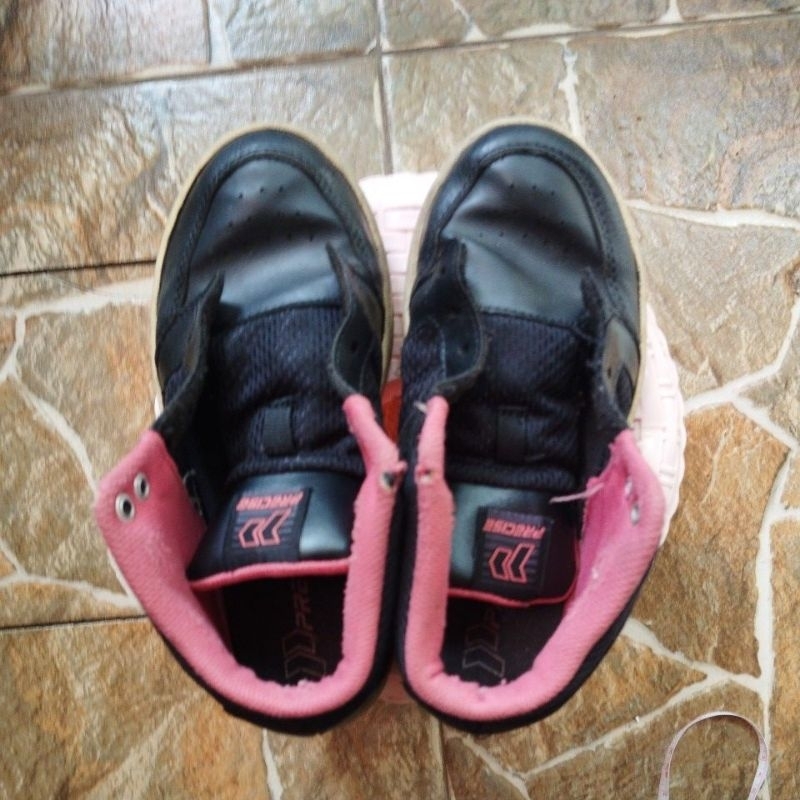 Sepatu precise anak preloved