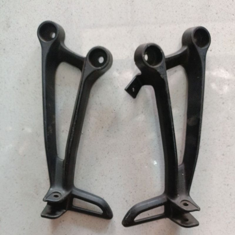 POSTEP FOOTSTEP BELAKANG MOGE YAMAHA MT07 ORI BAHAN BELUM CAT