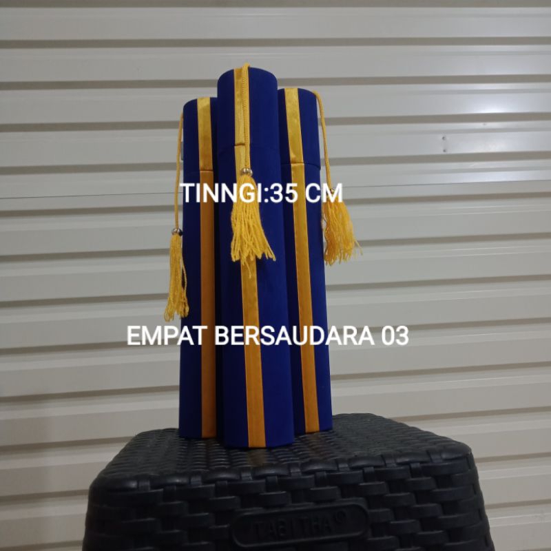 

TABUNG WISUDA BIRU LIS KUNING UK:35 CM