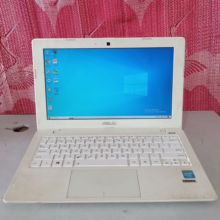 Netbook Asus X200M Putih Intel Celeron RAM 2GB SSD 128GB Windows 10