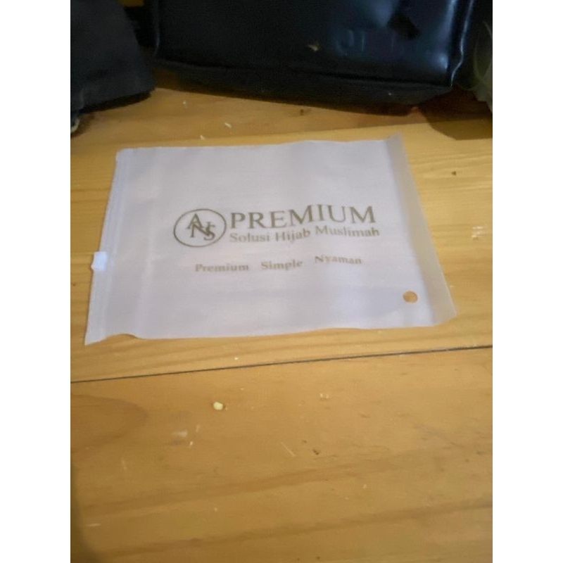 

Zipper size 25x35. Tersedia lanscape atau potrait