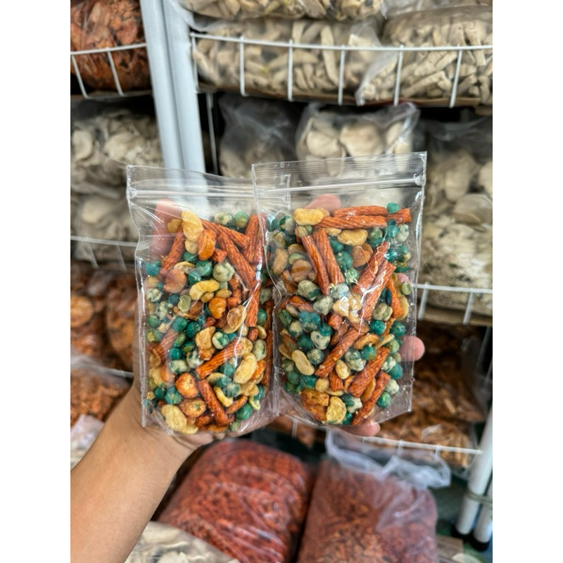 

Cemilan 5.000 Kacang Koro Campur | Kacang Koro Asin | Kacang Koro Balado | Kacang Polong Hijau | Kacang Koro Kulit