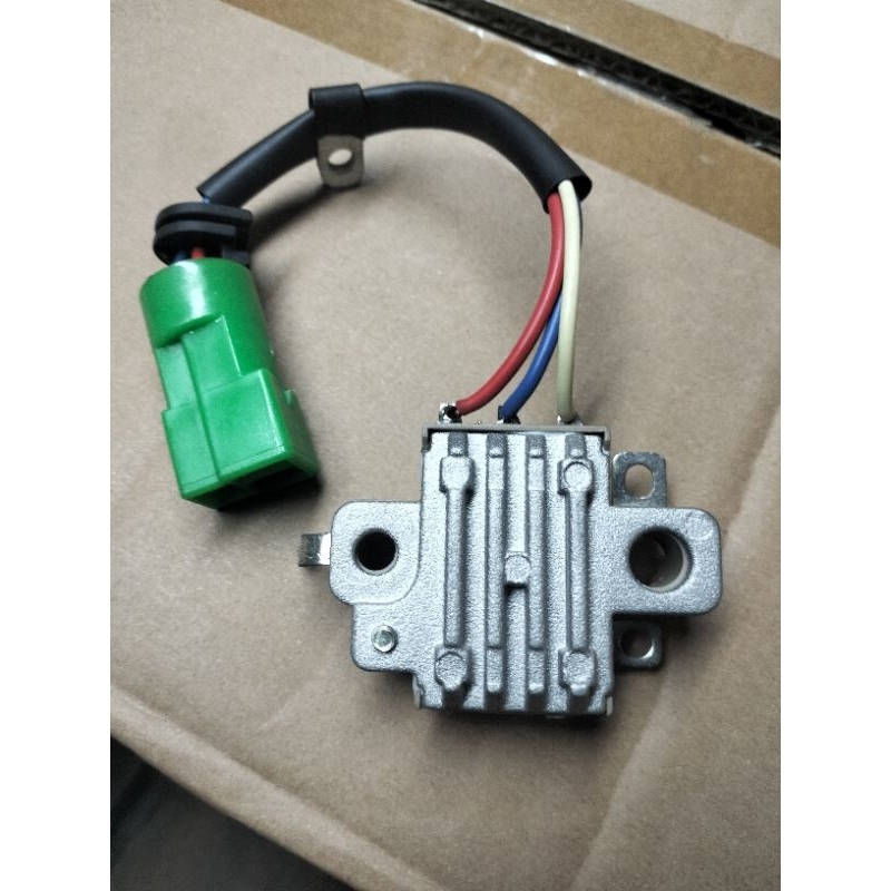 ic regulator alternator kijang diesel dsl 2l genset ganset universal 12vol 12v 3pin 3kaki soket 3