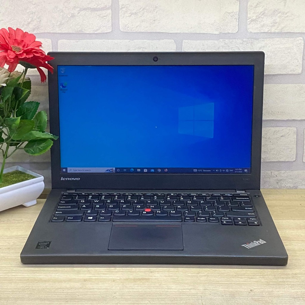 LENOVO THINKPAD X240 I5 SSD  MURAH