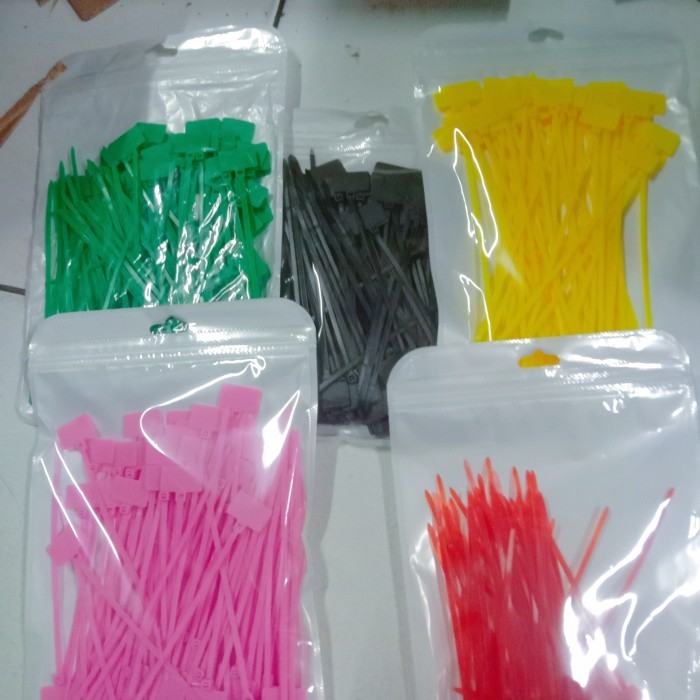 

CABLE TIES BENDERA 4X100mm/kabel ties bendera ukuran 4X100MM ISI 100PCS 1 PACK
