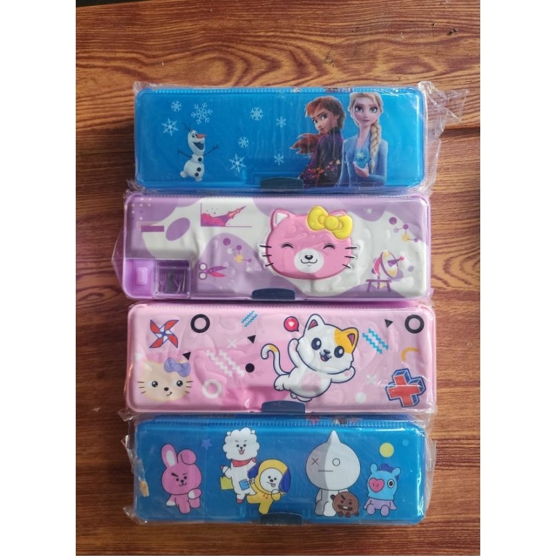 

Tempat Pensil anak anak Magnet Karakter 2 Sisi / Kotak Pensil Magnet Karakter Dengan Rautan Mini