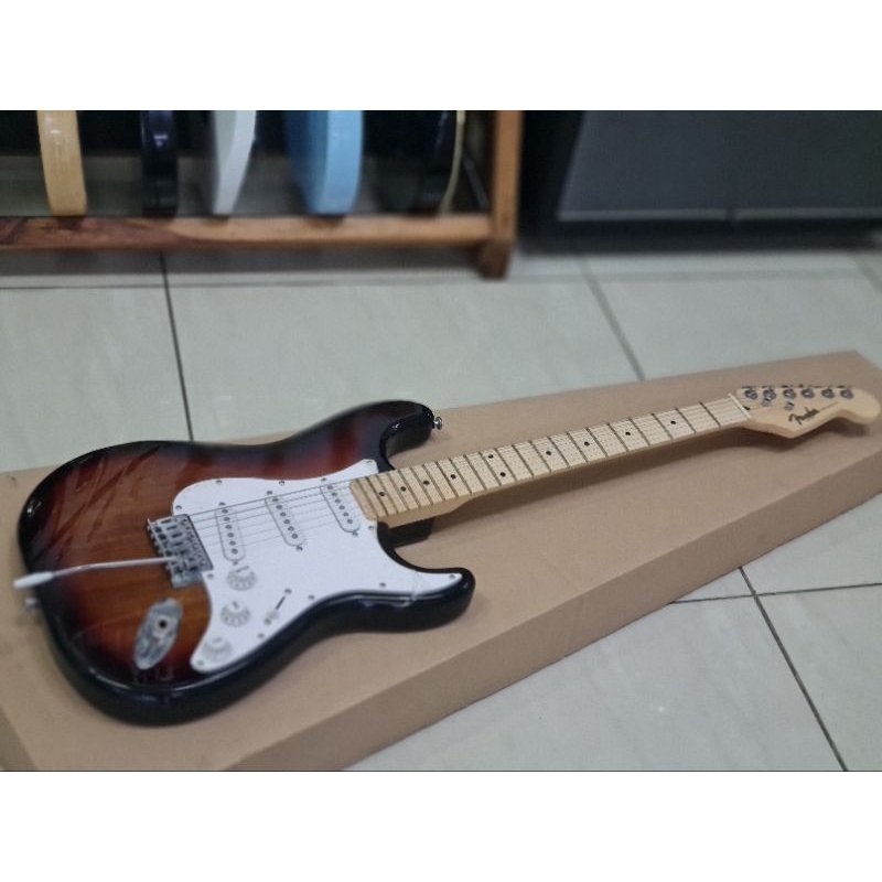 Gitar Fender Stratocaster vintage sunburst elektrik listrik