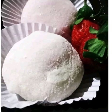 2 pcs / 4 pcs kue mochi daifuku viral isi buah stroberi utuh korea jepang by Roselion