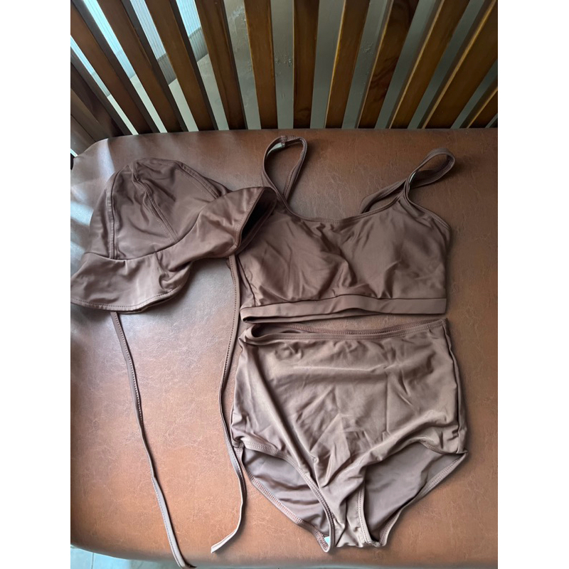 Bikini swimsuit topi PRELOVED