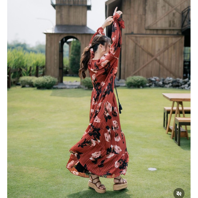 Felicia dress Intalicious Chloe dress Intalicious