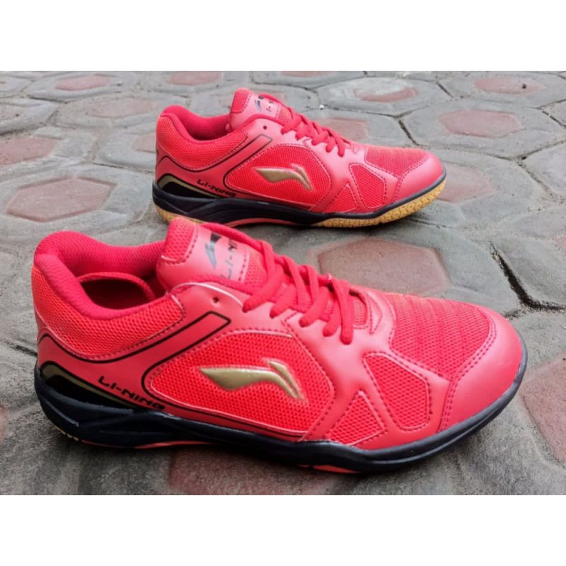 Sepatu Sport Olahraga Pria Badminton Merah/ Sepatu Olahraga Kualitas Terbaik