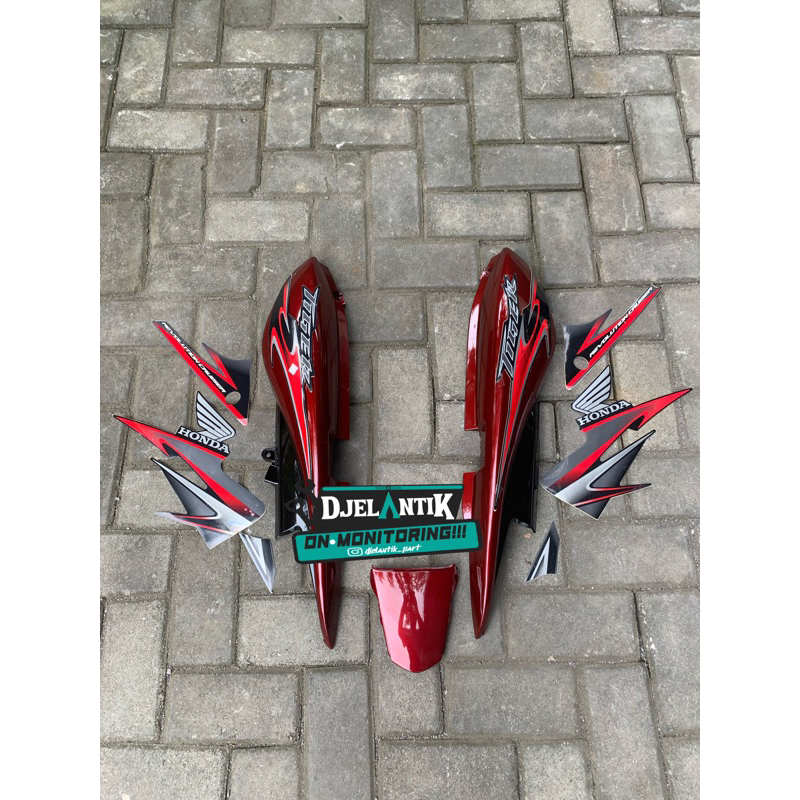 COVER BODY BODI BELAKANG TIGER REVO TIREV MERAH MAROON