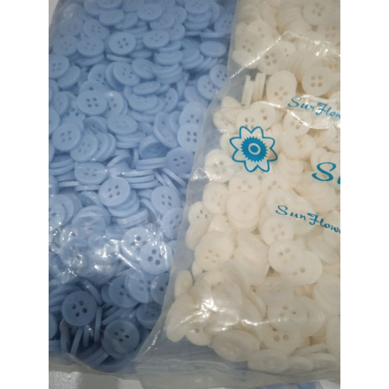 Kancing kemeja lubang 4 permas