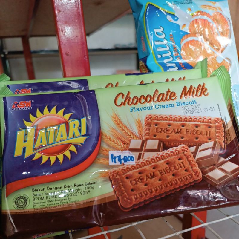

HATARI CHOCOLATE MILK FLAVOUR CREAM BISKUIT
