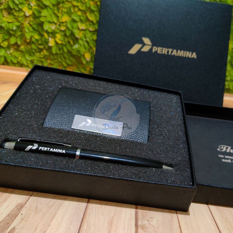 

Harga Promo Giftset Profesional Pen Card Holder Hampers Eksklusif hadiah Eksekutif seminar Kit