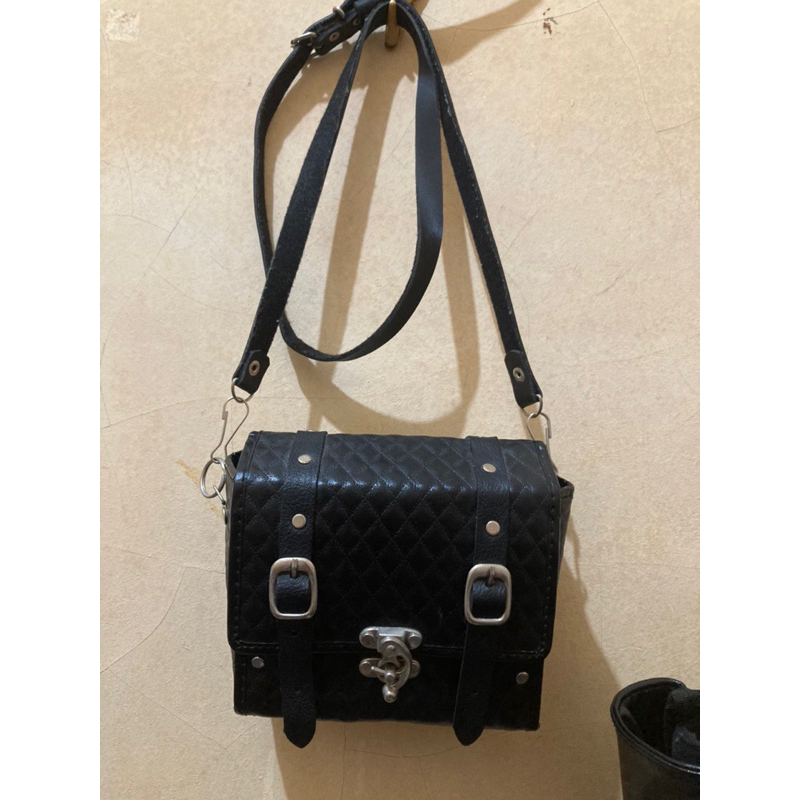 Tas Sling bag mini no brand preloved