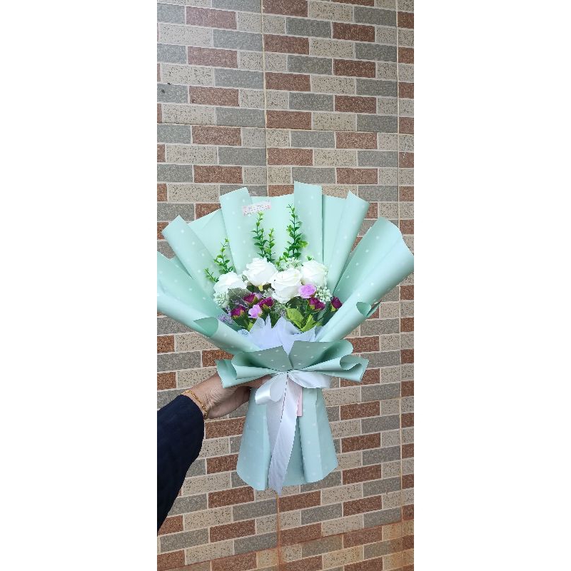 Buket Artificial mawar besar dan mawar kecil
