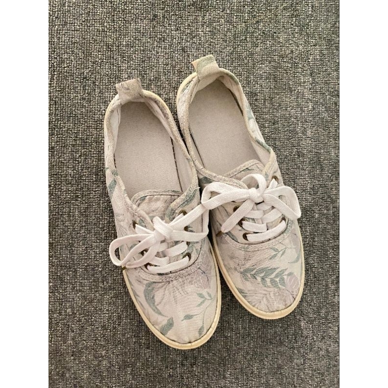 SALE Sepatu Sneakers H&M Divided