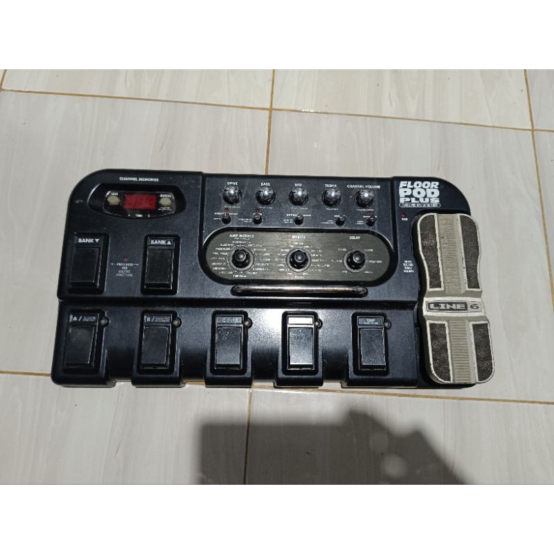 Efek Gitar Floor POD plus Line 6 Bekas Siap Pakai