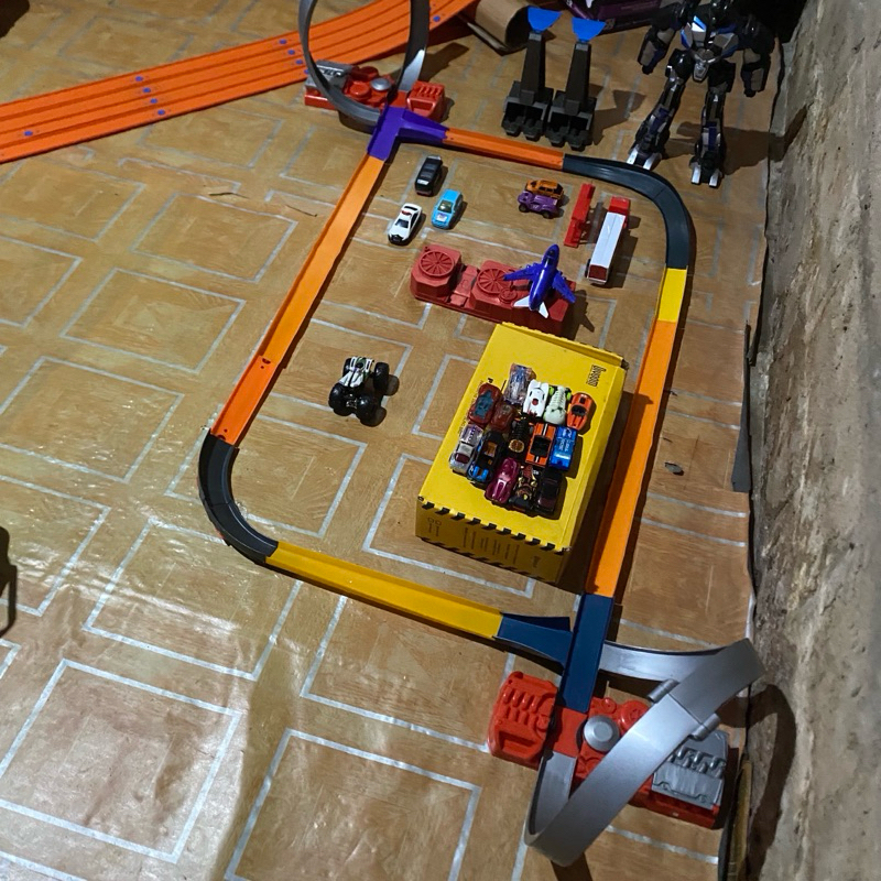 track hotwheels double booster