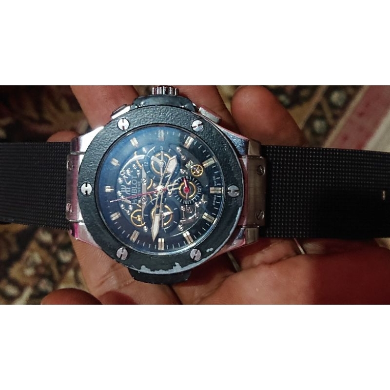 jam tangan pria otomatis Hublot