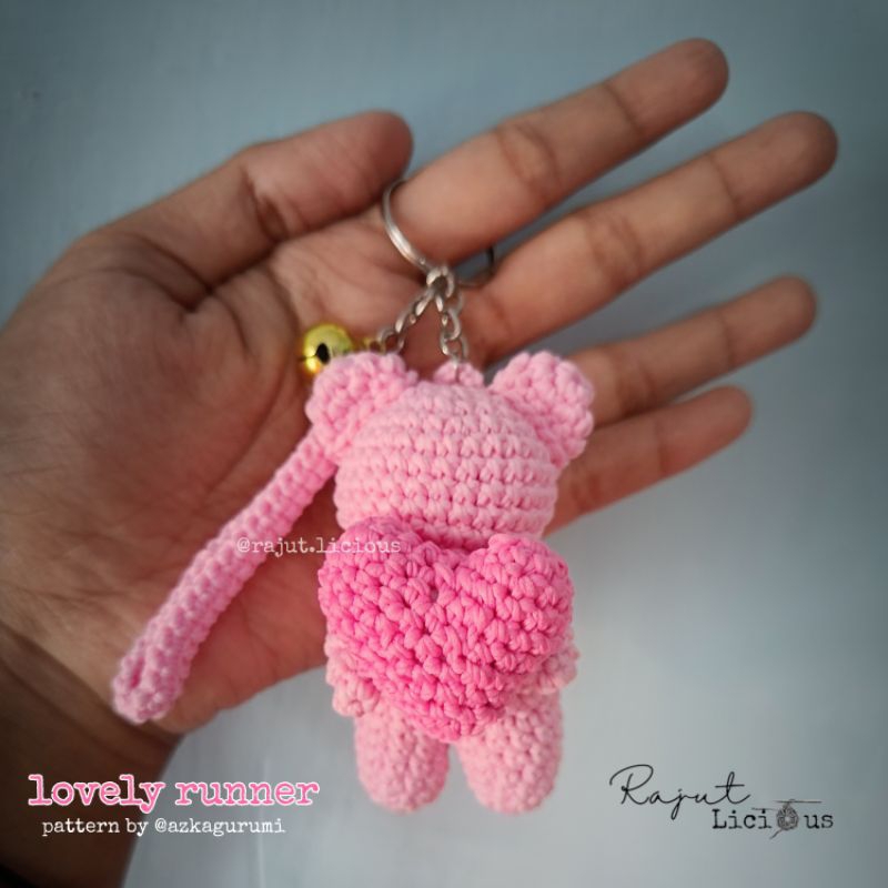 gantungan kunci mobil motor rajut lovely runner / lovely runner key chain / amigurumi lovely runner