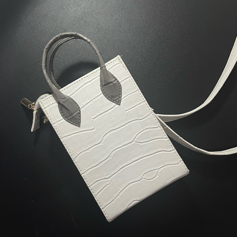 PRELOVED IGOTCHA Sling Bag Croco White