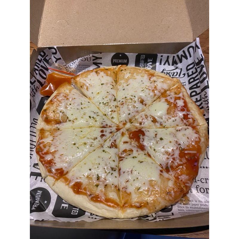 

pizza cheseey mozarela