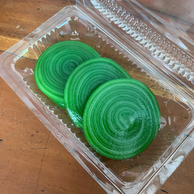 

Jajanan Kue Pepe / Lapis Sagu Pandan Roll 1pak (3pcs)