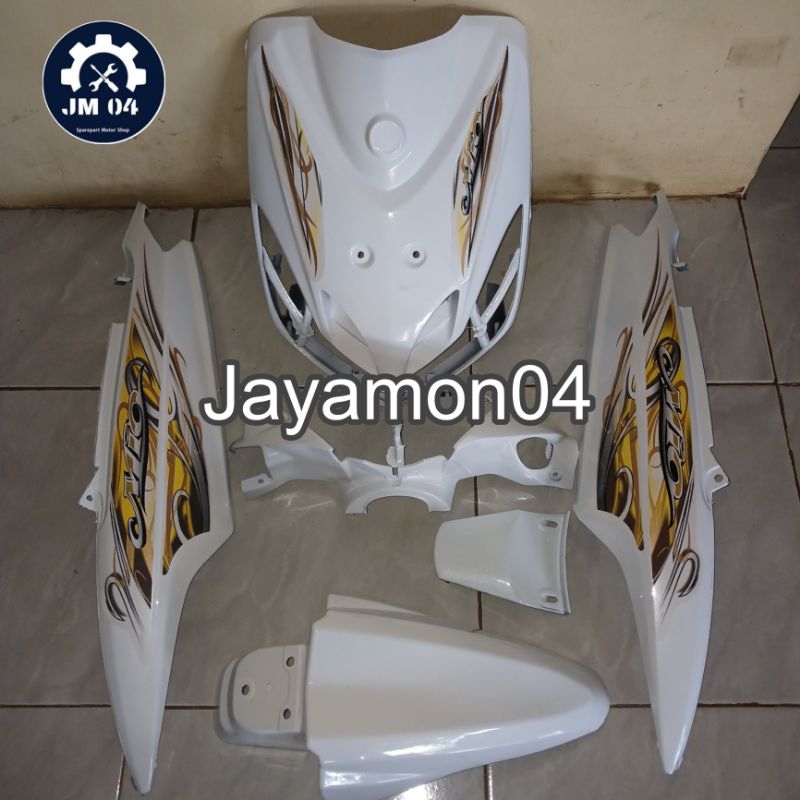 Cover full body halus motor yamaha mio smile 2010 plus striping warna putih