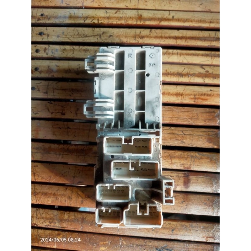 Box sekring dalem Corona absolute