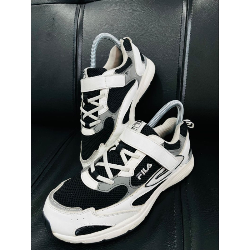 Sepatu Fila Velcro Hitam Putih Cakep